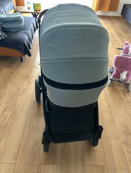 Kočiar Petite and Mars a autosedačka s isofix základňou - 13