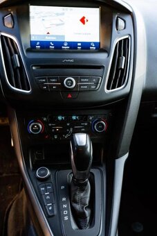 Ford Focus Kombi STL 1.5EB 182k A6 Red & Black Edition 2018 - 13