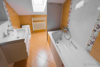 RD s dvomi bytovými jednotkami 7 izbový - 13