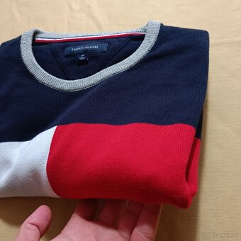Tommy Hilfiger modrý tenký sveter svetrík s veľkým logom S/M - 13