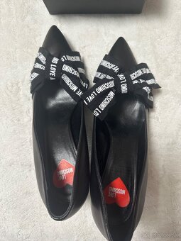 Kožené lodičky s mašľou zn. Love Moschino originál - 13
