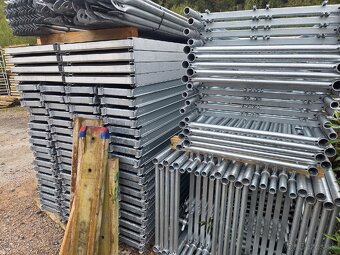 Predám hlavice trojnožky na stavebné stojky - 13