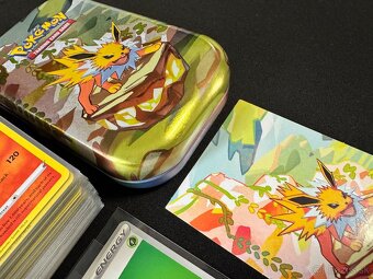 Pokemón MEGA balík (E): 100ks kariet v obaloch s V + darčeky - 13