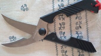 Predám. krhlu,mech vešiakov, kuchynské náradie,pomôcky - 13