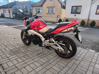 Suzuki GSR 600 - 13