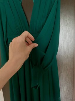 Tmavozelené spoločenské šaty - 13