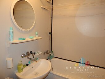EXKLUZÍVNE-SPEKTRUM REALITY- Na Predaj 2-izbový byt, 50 m2 s - 13