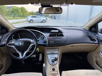 Honda Civic 1.8 Benzín Automat - 13