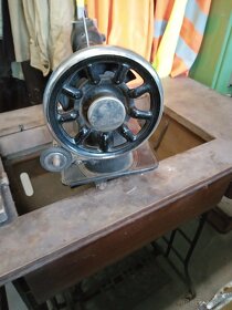 starý šlapací šicí stroj z. BOBBIN - 13