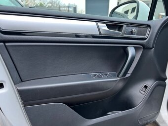 Volkswagen Touareg 3.0 TDI PO ROZVODECH NA PRUŽINÁCH - 13