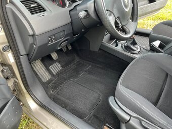 Renault Mégane 2009 - 13