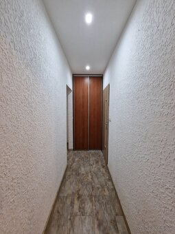 3 izb. byt s loggiou a s balkónom, 71m2 v centre mesta Sereď - 13