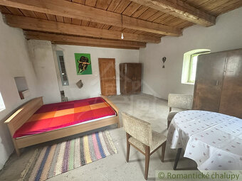 200-ročná kamenná chalupa v horách, obec Lipovec - 13