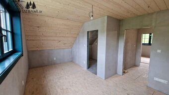 Tradičná 4i drevenica na okraji obce Čierny Balog - 13