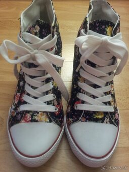 Tenisky Nike a lodicky Prada - 13