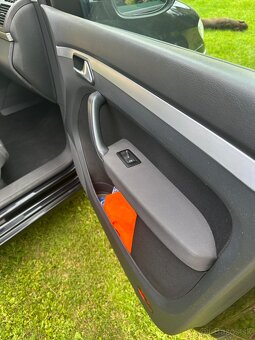 Volkswagen TOURAN 2,0 TDi 103kw r.v. 2009 - 13