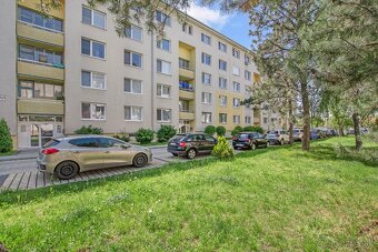 NA PREDAJ SLNEČNÝ 2,5-IZB. BYT V MALACKÁCH, BERNOLÁKOVA UL. - 13