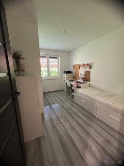 Moderný rodinný dom s veľkou terasou a bazénom - 13