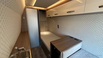 karavan 2024 Full výbava 3.0l Automat, Digi. klima, LED - 13