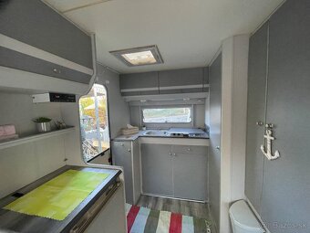 Predám zrekonštrovaný obytný príves - 13