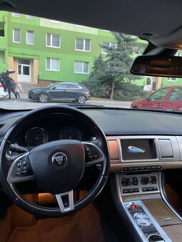 Jaguár XF Sportbrake 3.0 D V6 2014 - 13