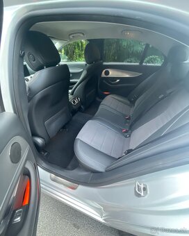 Mercedes-Benz E 200d sedan 4MATIC A/T - 13