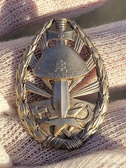 Odznak.vyznamenanie..tz. - 13