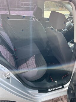 Volkswagen Golf V 1.6 BSE benzín - 13