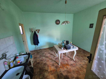 Na predaj 3 izbový rodinný dom v tichej uličke v obci Bešeňo - 13
