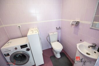 Na predaj kompletne zrekonštruovaný rodinný dom so záhradou  - 13