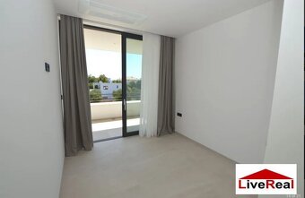 SUKOŠAN, VILA NA PLÁŽI S BAZÉNOM - 13