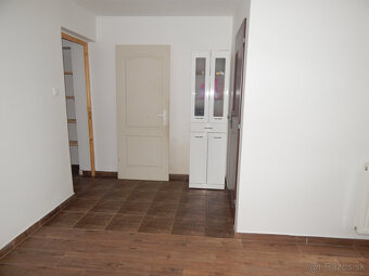 Na predaj 4 izbový tehlový dom vo Veľkých Kosihách . - 13