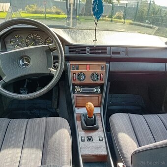 Mercedes-Benz w124 200E - 13