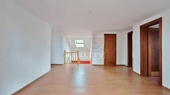 Luxusný 8-izbový rodinný dom s bazénom a dvojgarážou –... - 13