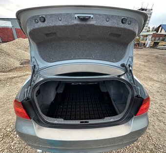 BMW e90 320d - 13