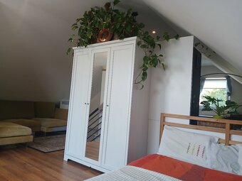Prenajmem velky 130m2 byt so zahradkou v dvojdome Marianka - 13