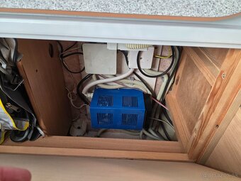 Obytný príves Adria Prima 330 - Predstan, kurenie - 13