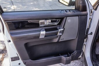 Land Rover Discovery 3.0 SDV6 HSE - 13
