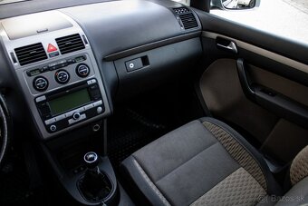 Volkswagen Touran Cross 2.0 TDI Webasto 7 miestne - 13