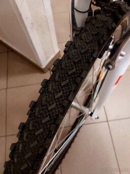 Horský odpruž bicykel stav novy pár krát použitý - 13