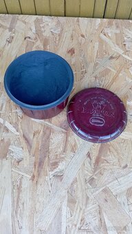 Staré plechovky od oleja... - 13