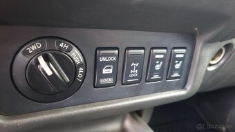 Nissan Navara 2.5 DCI , Slovenské auto , Hardtop - 13