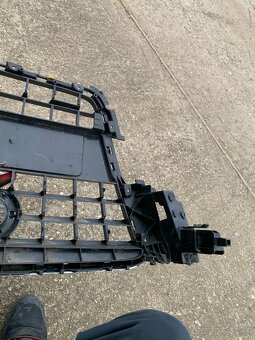 Maska 5 07-11 8T0 mrizka do nárazníku znak - 13