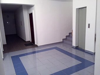 Menší zariadený 2KK centrum + zasklený balkón - 13