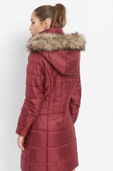 Červená vetrovka - 13