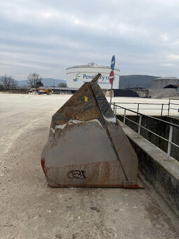 Kol. Nakladač VOLVO L180H (2016) - 13