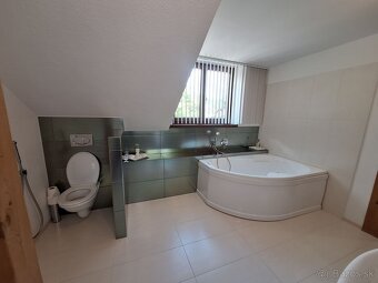 REZERVOVANÉ Mezonetový byt v centre s vlastným vchodom - 13