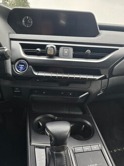 Lexus UX 250H 2.0 112kW Hybrid 2023 - 13