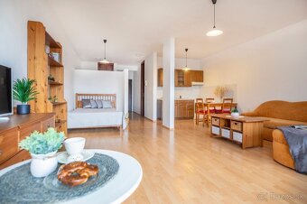 1i byt-BA /Ružinov, 59,70 + 7,8 m2 lóggia + 2,8 m2 pivnica - 13