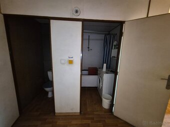 Na predaj priestranný 3-izbový byt s garážou, obec Koš (okre - 13